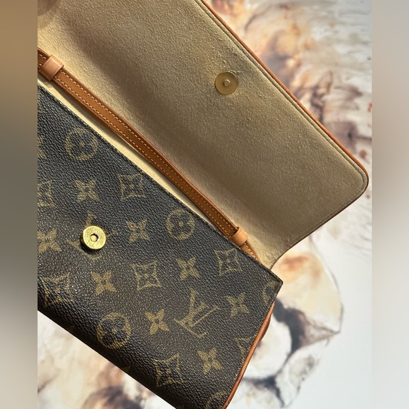 Louis Vuitton Monogram Pochette Twin GM Crossbody Shoulder Bag - Picture 3 of 10